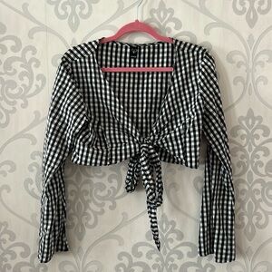 Windsor one size fits most long sleeve Tie front Croptop